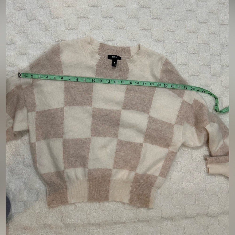 AQUA
CASHMERE  Neutral Checkered Crew Neck Sweater - Picture 5 of 9